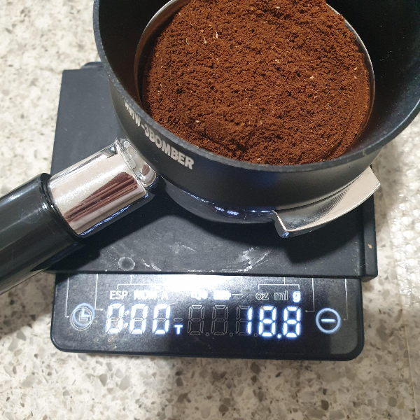 아이스 플랫화이트 레시피 홈카페에서 플랫 화이트 만들기_원두 담기