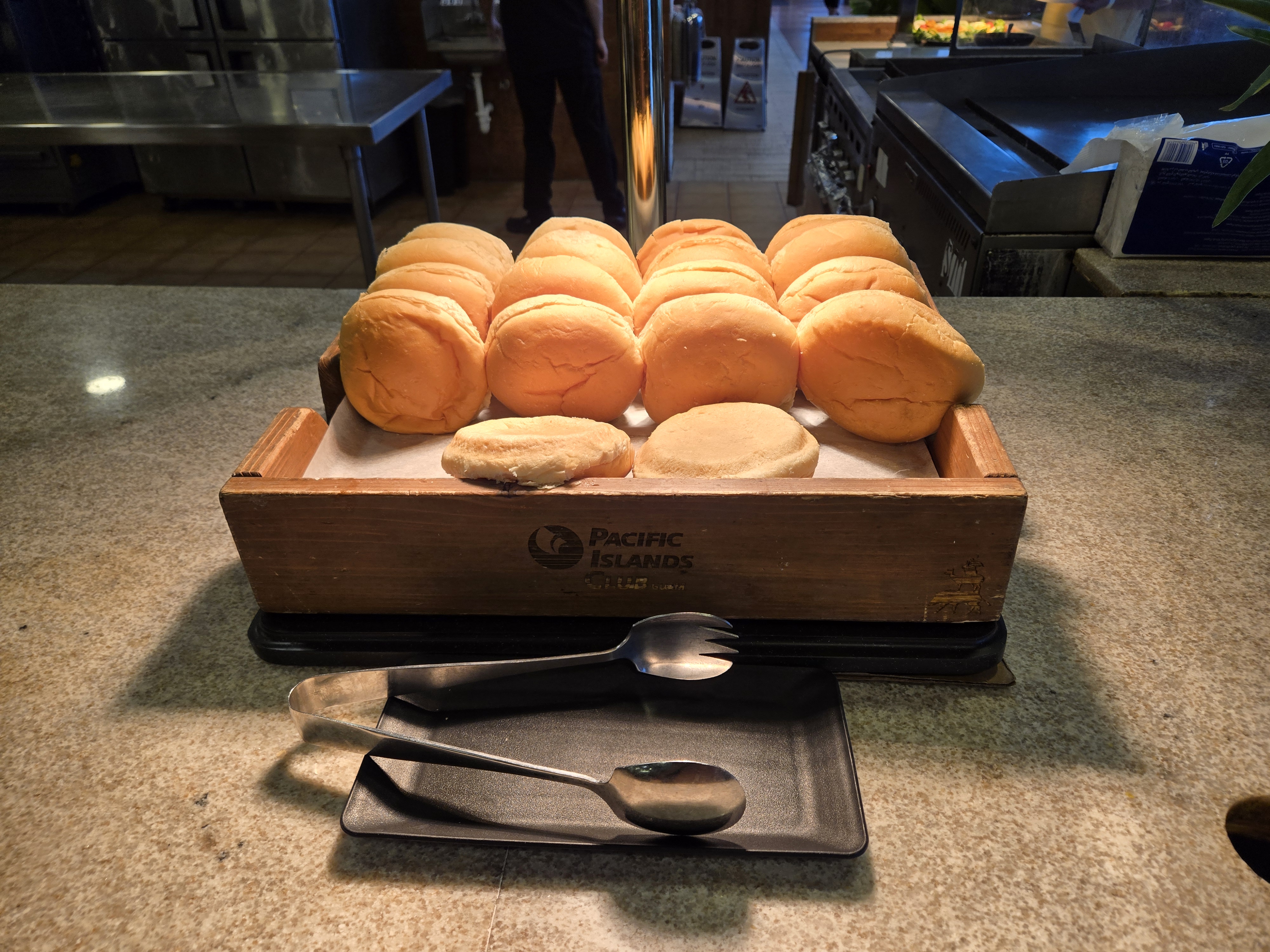 괌 PIC 리조트 스카이라이트 뷔페 점심 햄버거 빵