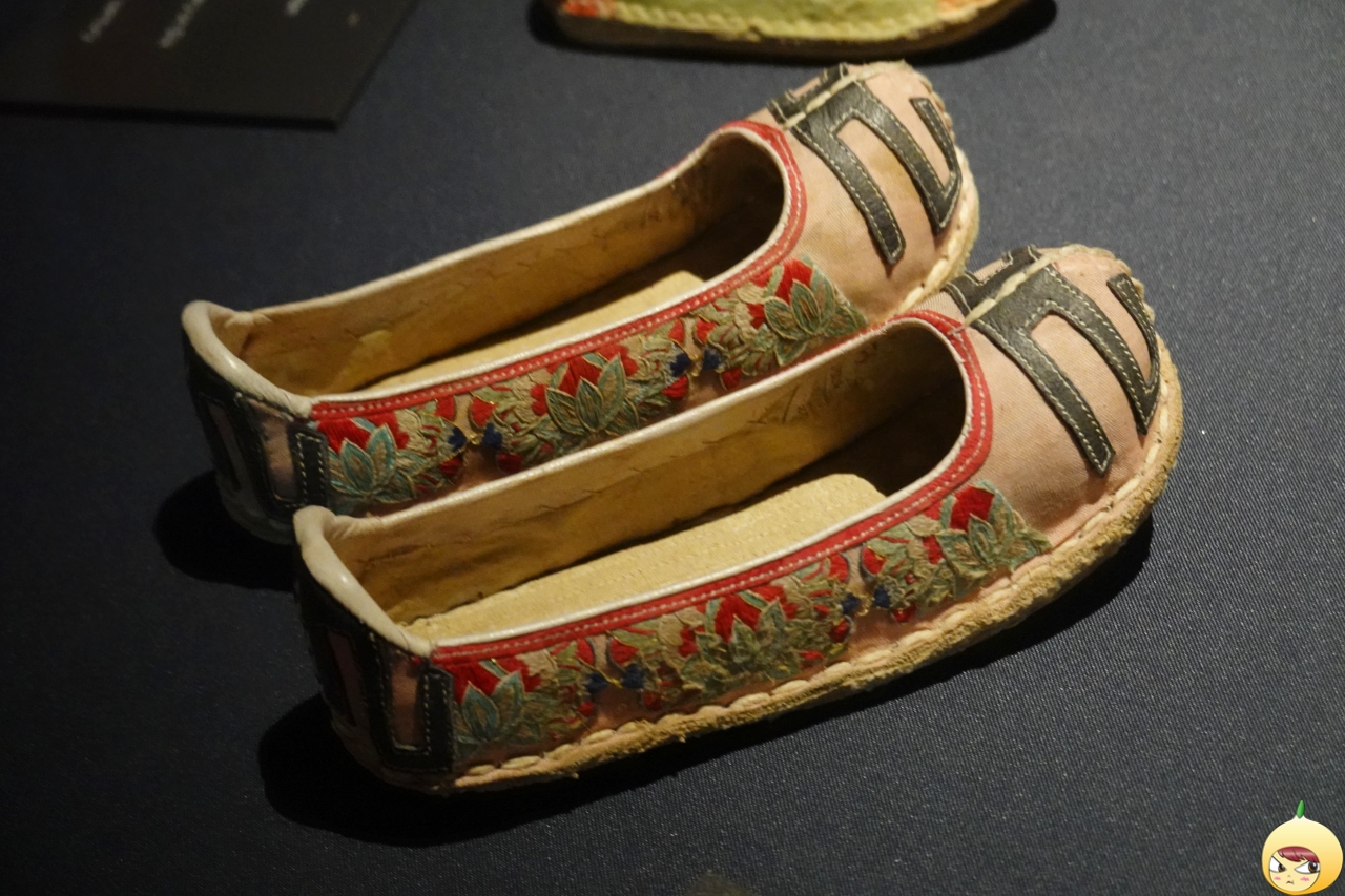 자수 연꽃무늬 태사혜