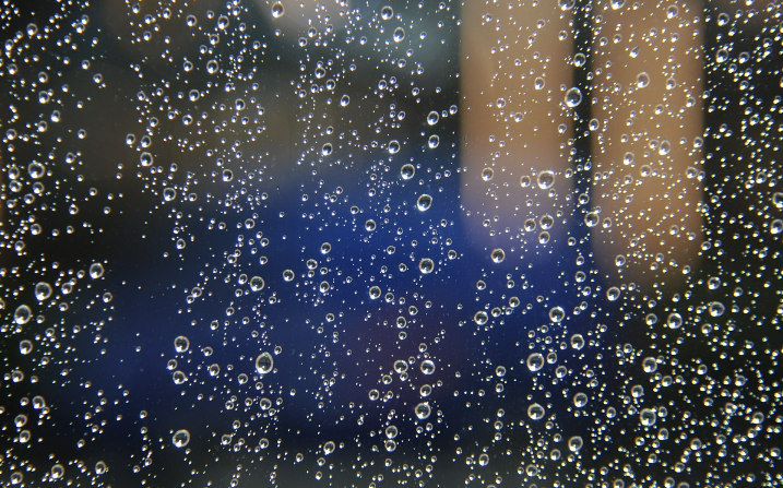 장마철에도 스타일은 포기 못 해! 여름 장맛비 패션 꿀팁