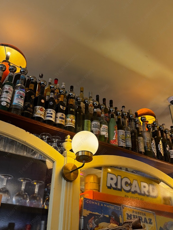 귀여운 와인들이 인테리어로, 딱 남부 비스트로 느낌이에요