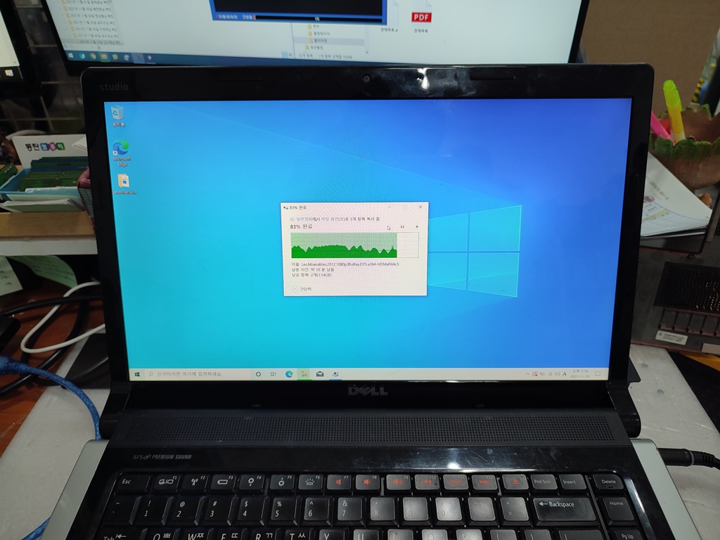 무선인테넷을 5GHz/2.4GHz의 주파수로 번가라 가면서 테스트를 진행하고 있습니다. 대용량 파일이 끊기지 않고 정상적으로 복사됐습니다. 