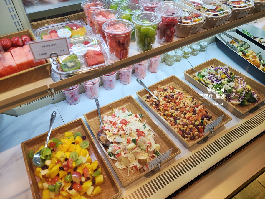 더 현대 서울 볼거리 놀거리 추천 팝업스토어(루부탱, 에스더버니) 사운즈 포레스트