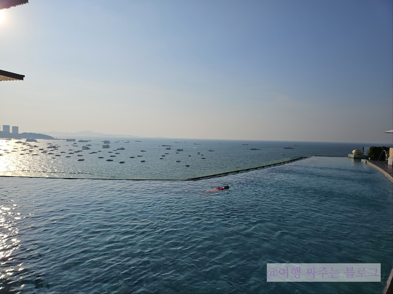 #힐튼 파타야 수영장 #힐튼파타야 #파타야루프탑수영장