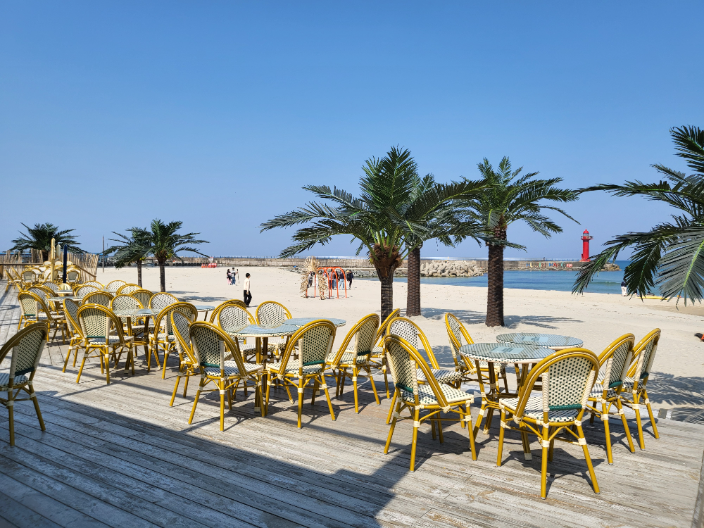 강원도 설악해수욕장 수제버거 맛집 '메타비치 양양' 테라스 자리