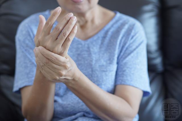 손발 따끔거림 저림 증상 원인