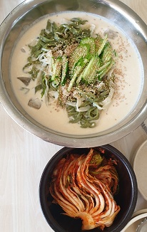 쑥콩국수