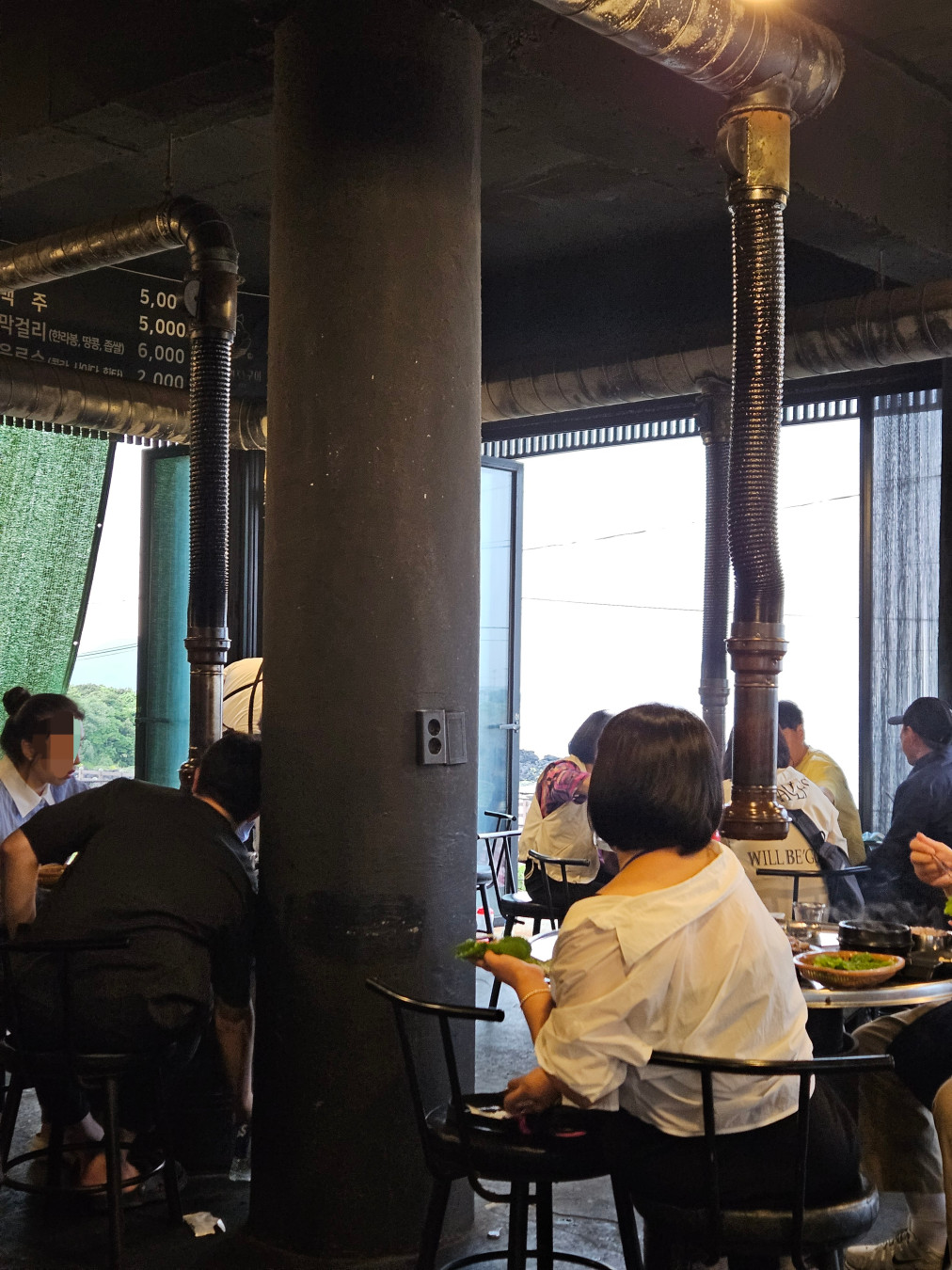 복자씨 연탄구이 내부