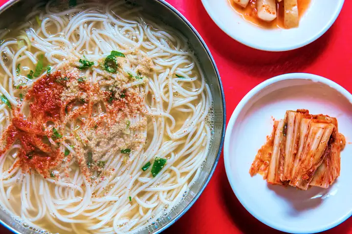 식객 허영만 백반기행 180회 반효정 편 비빔국수 60년 전통 노포 잔치국수 토렴 국수 보령 맛집 소개