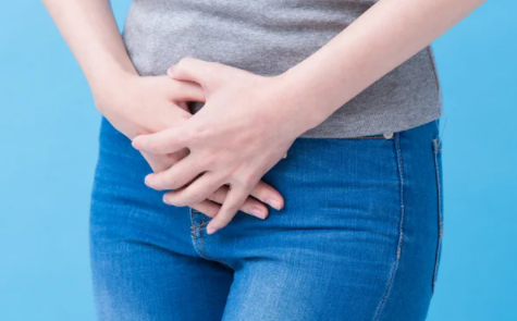 아랫배에-손을-올린-여성