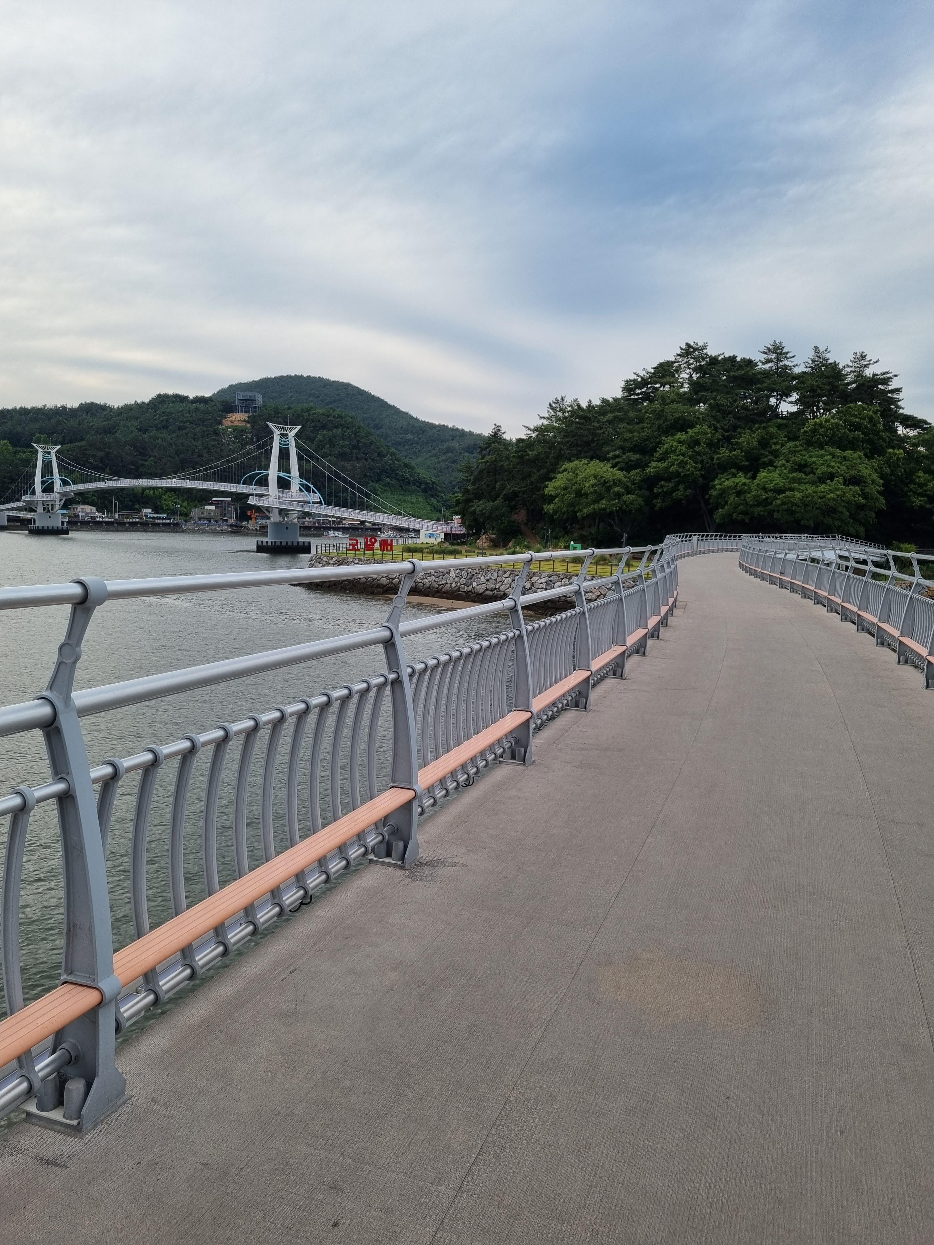 배알도 섬 정원 출렁다리