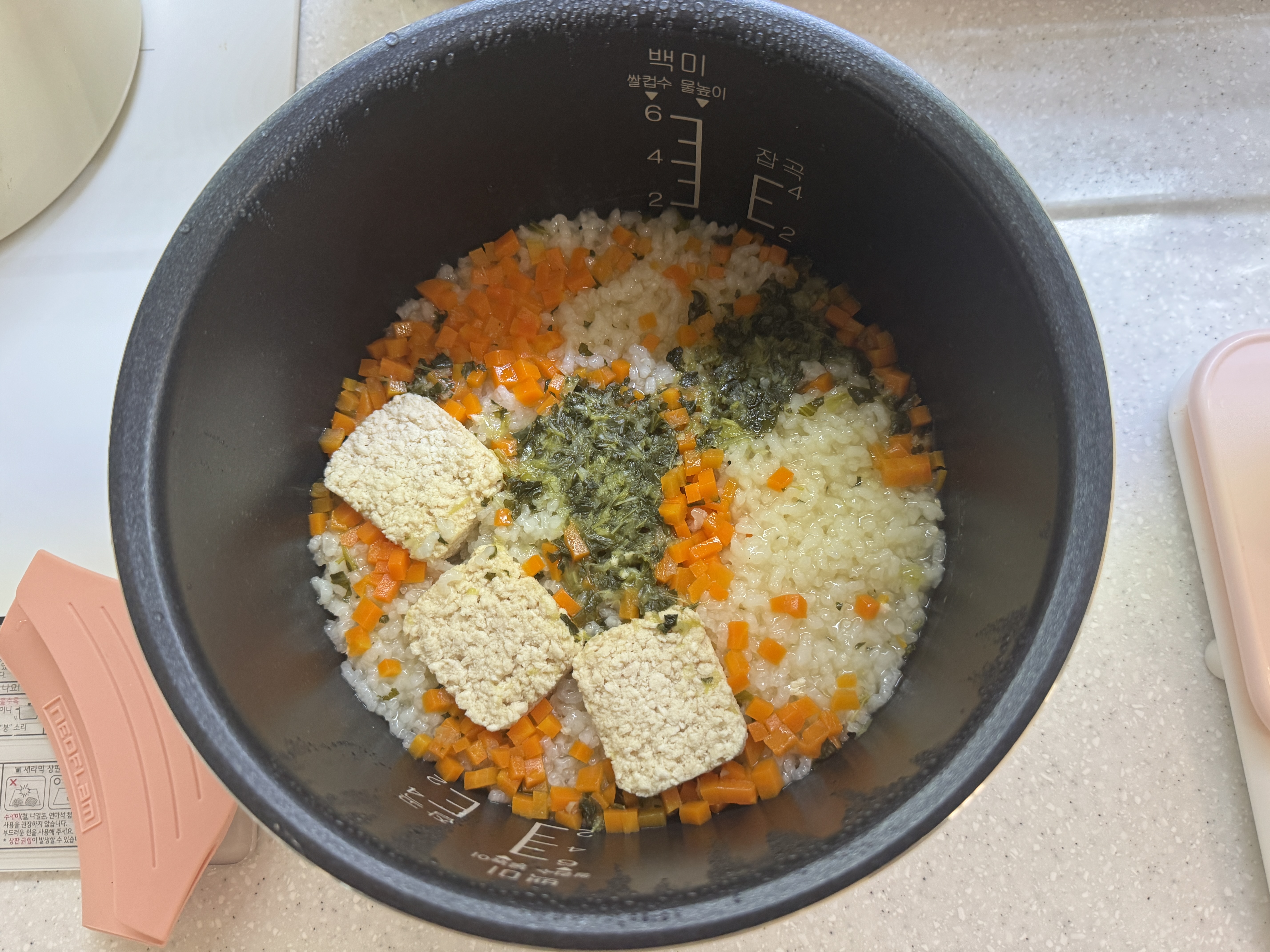 닭고기당근청경채 죽이 완성 된 사진