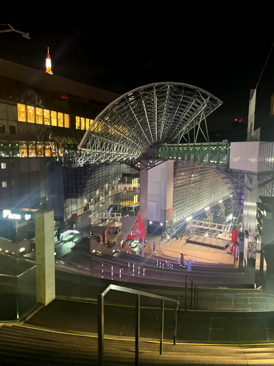 교토역 옥상에서 계단내려다보이는뷰2