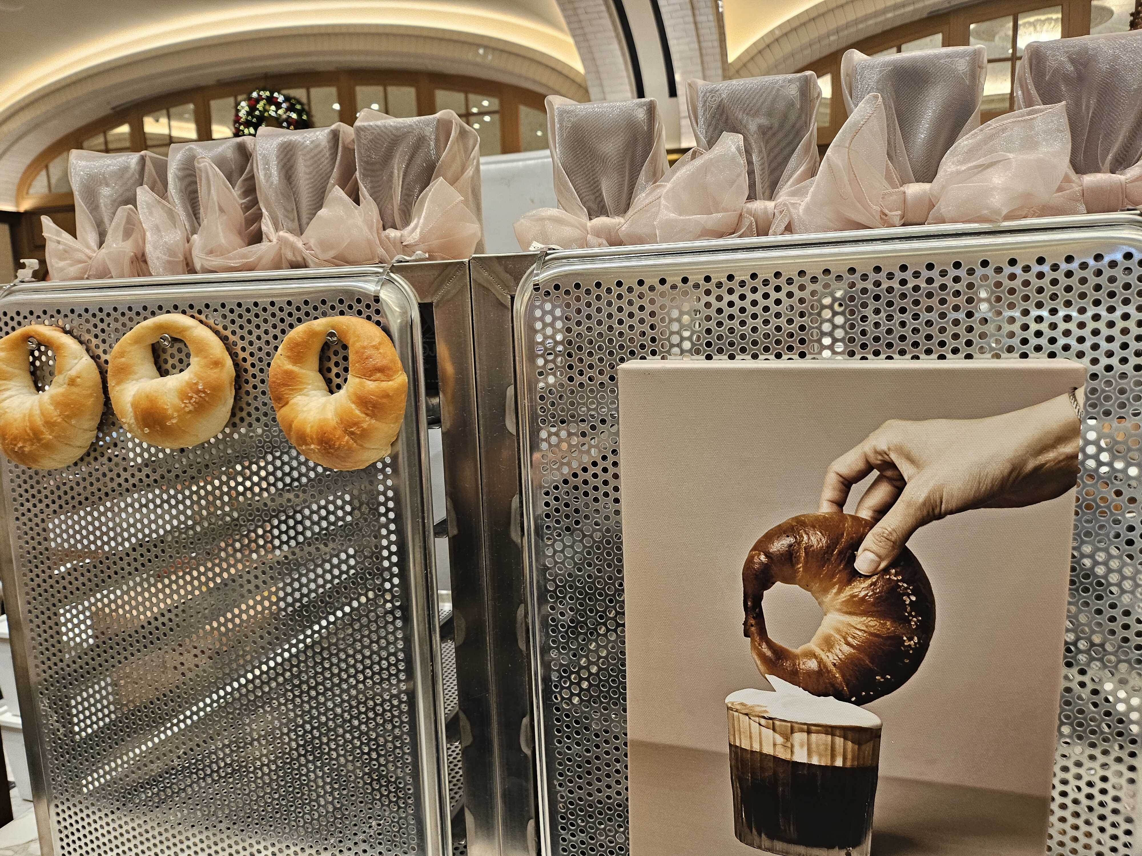 신세계백화점강남점-스위트파크-지하1층-베통-소금빵-모형-가게외관