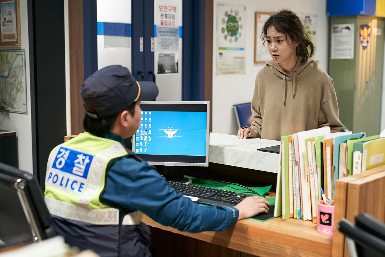 영화 쇼미더고스트 ott 누적관객수 정보 출연진 줄거리 결말 후기 및 평점