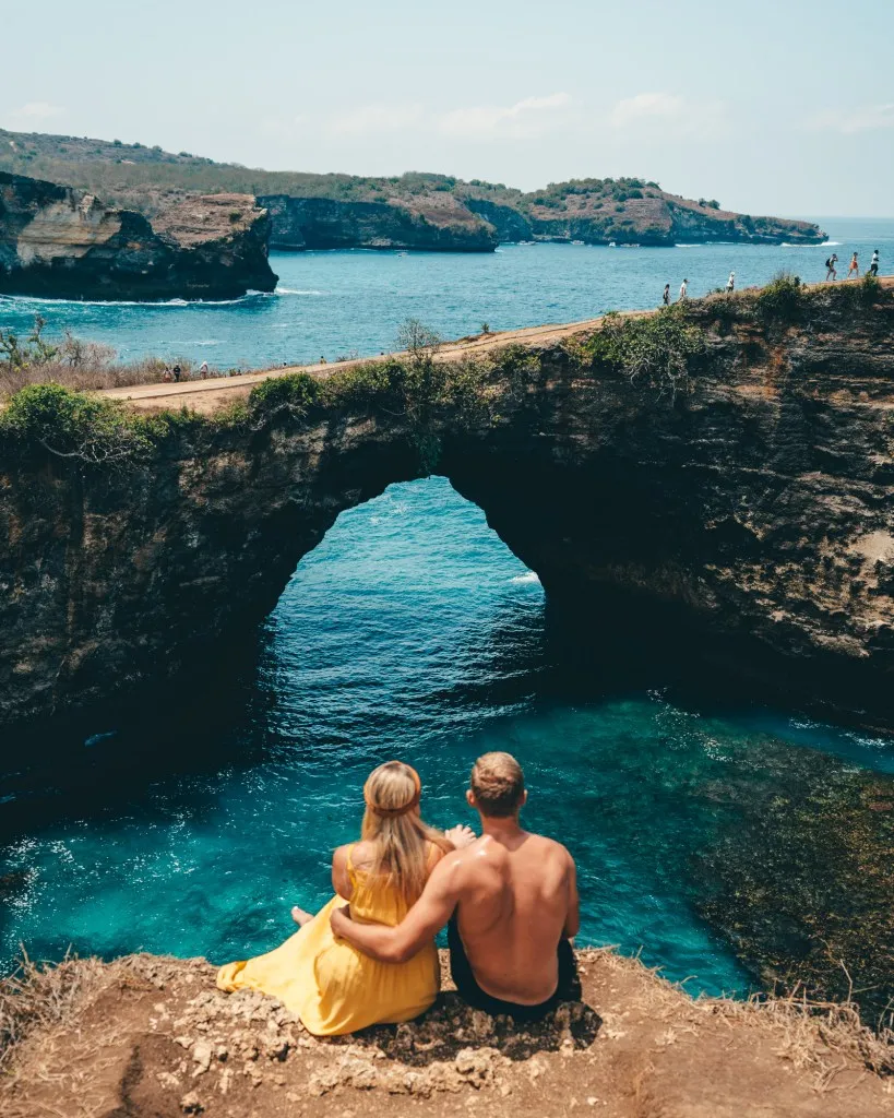 발리 브로큰 비치 Broken Beach 파도와 바람이 만든 천연 아치_7