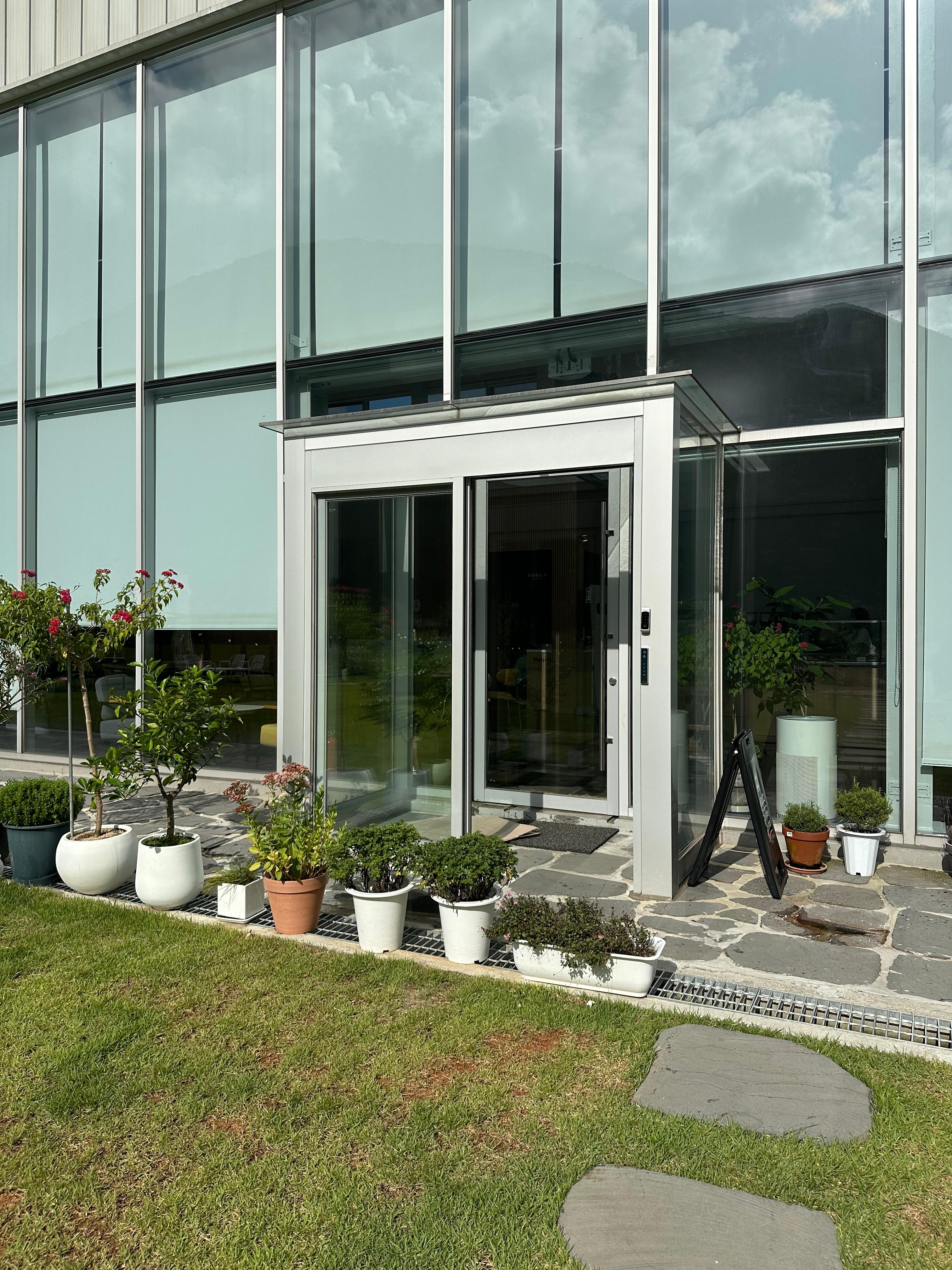 충남 보령, 대천, 무창포 여행 후기3(국내 가족 여행지 추천, 무창포 비체팰리스, 또다시 갯벌체험, 대천 맛집 부페, 점심 밥집 뷔페, 진짜 예쁜 카페 아르나, 분위기 좋은 카페 아르나, 한밤중 닭벼슬섬 산책, 대천항 수산시장 재방문, 찰광어회, 오징어회, 우성수산, 수연호수산, 무창포 비체펠리스, 오션뷰, 밥 해먹을 수 있는 숙소, 무창포 펜션)