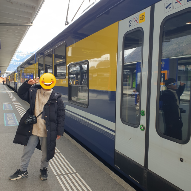 인터라켄 동역 - 융프라우요흐 행 기차 앞에서