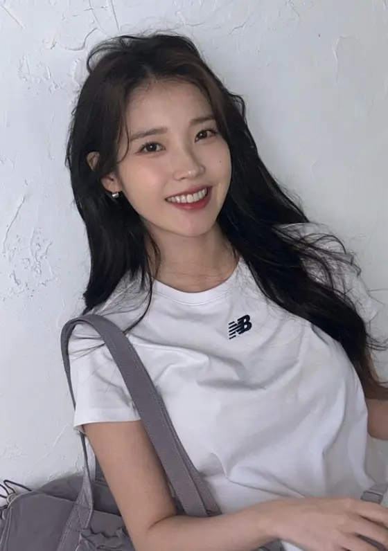 아이유 IU 프로필 갤러리ㅣ노래 음악 mbti 인스타 유튜브