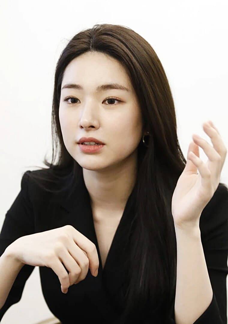 배우-하영