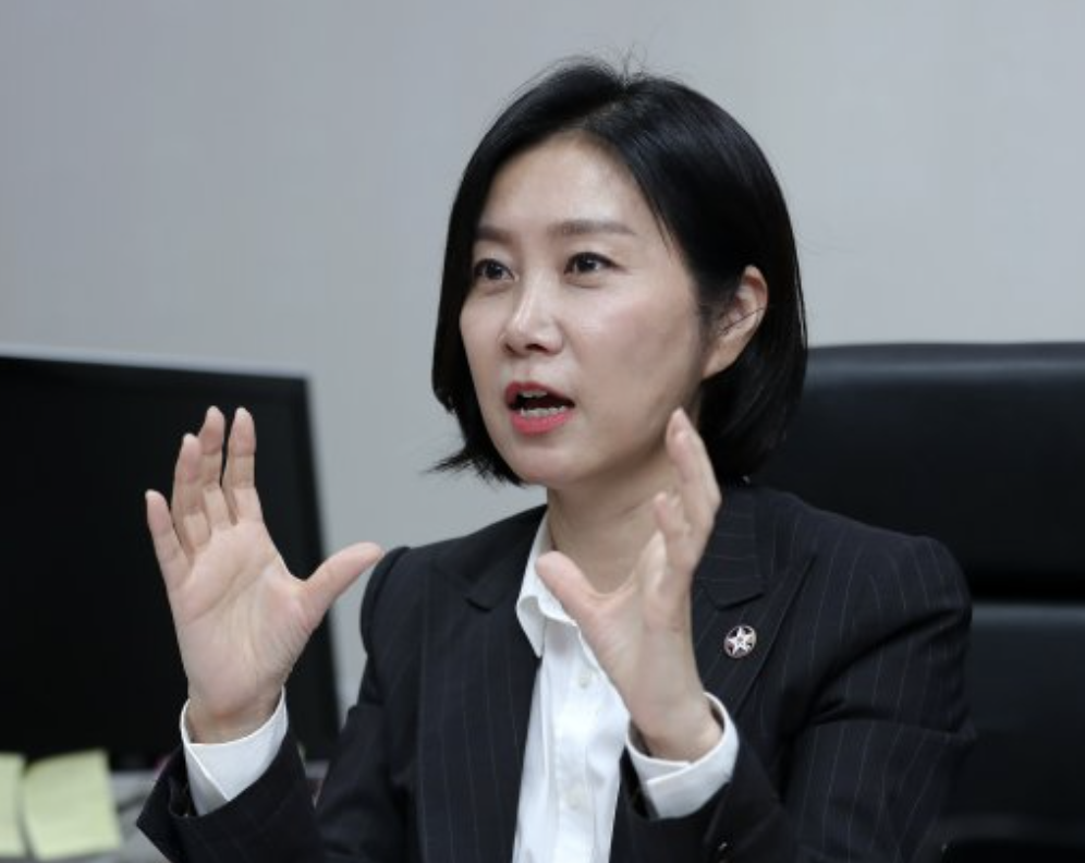 허은아18