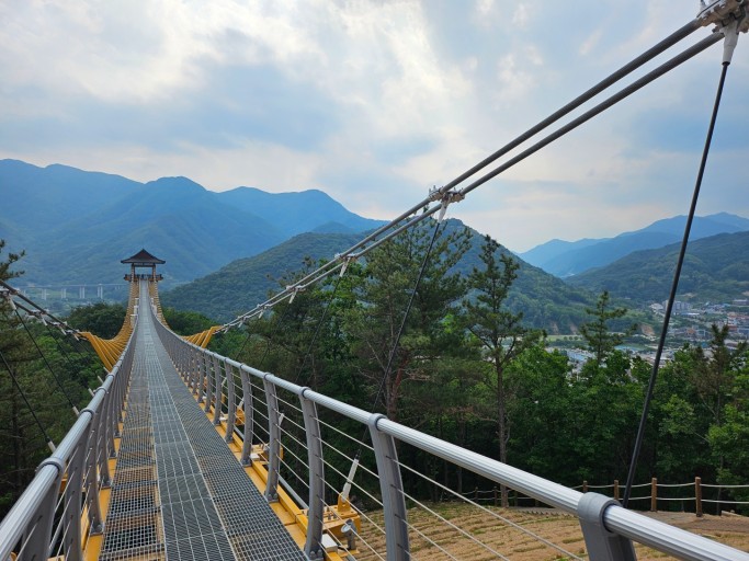 봉명산 출렁다리