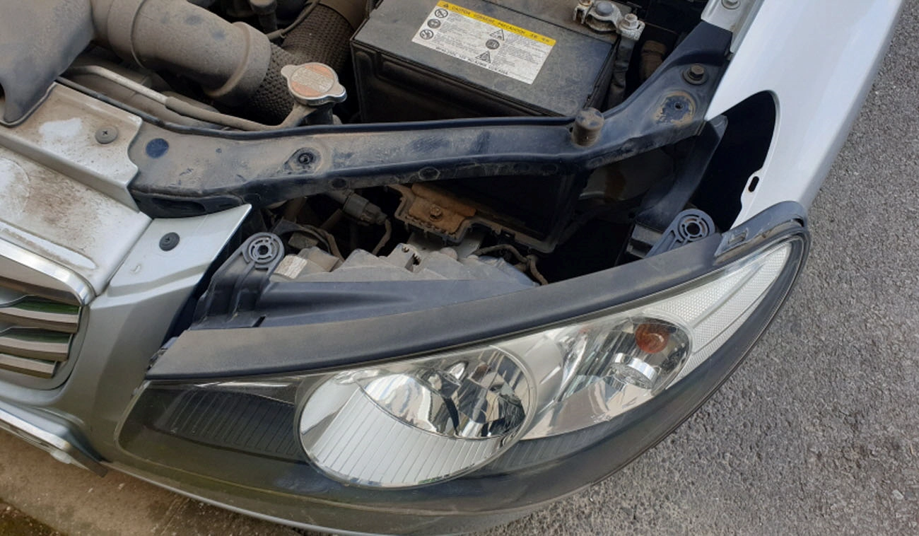 헤드라이트 본체 빼는 모습