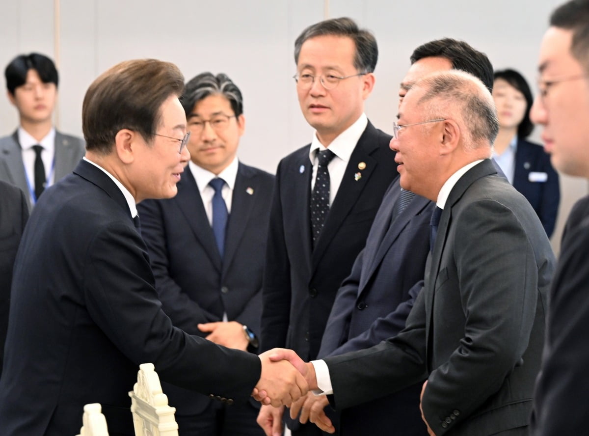 정치권&middot;재계 후속 반응도 &lsquo;들썩&rsquo;