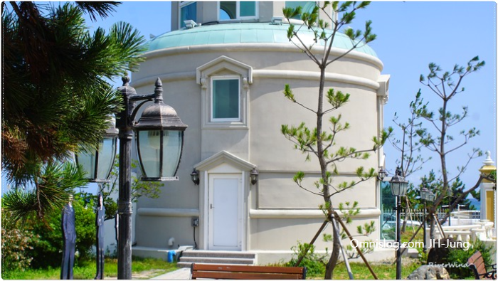 드라마 하우스 마당의 전망탑