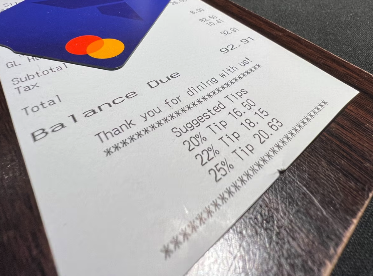 추천 팁을 알려주는 영수증 사진입니다.