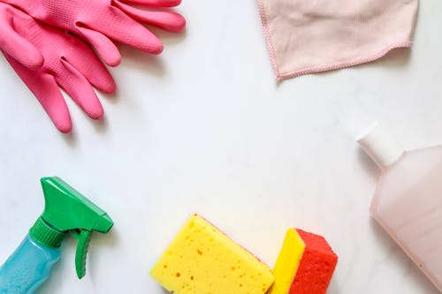 방충망 청소로 집안 공기까지 맑게!