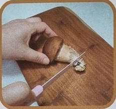 참송이버섯 밑둥 자르기