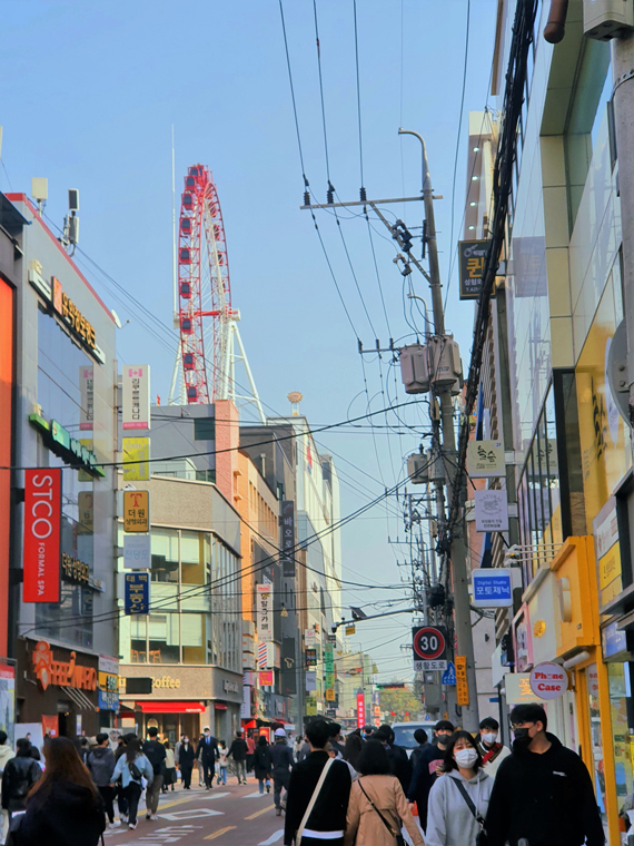 동성로-거리에서-보이는-관람차
