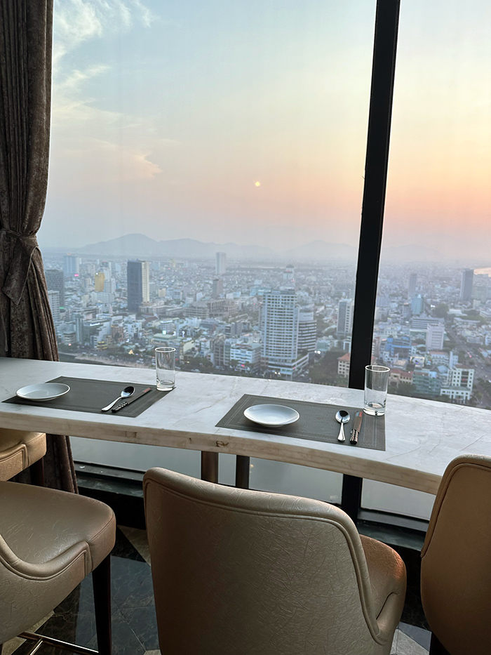 베트남 다낭 맛집 다낭타워 스테이크 하우스 & 루프탑바 Danang tower 다낭타워