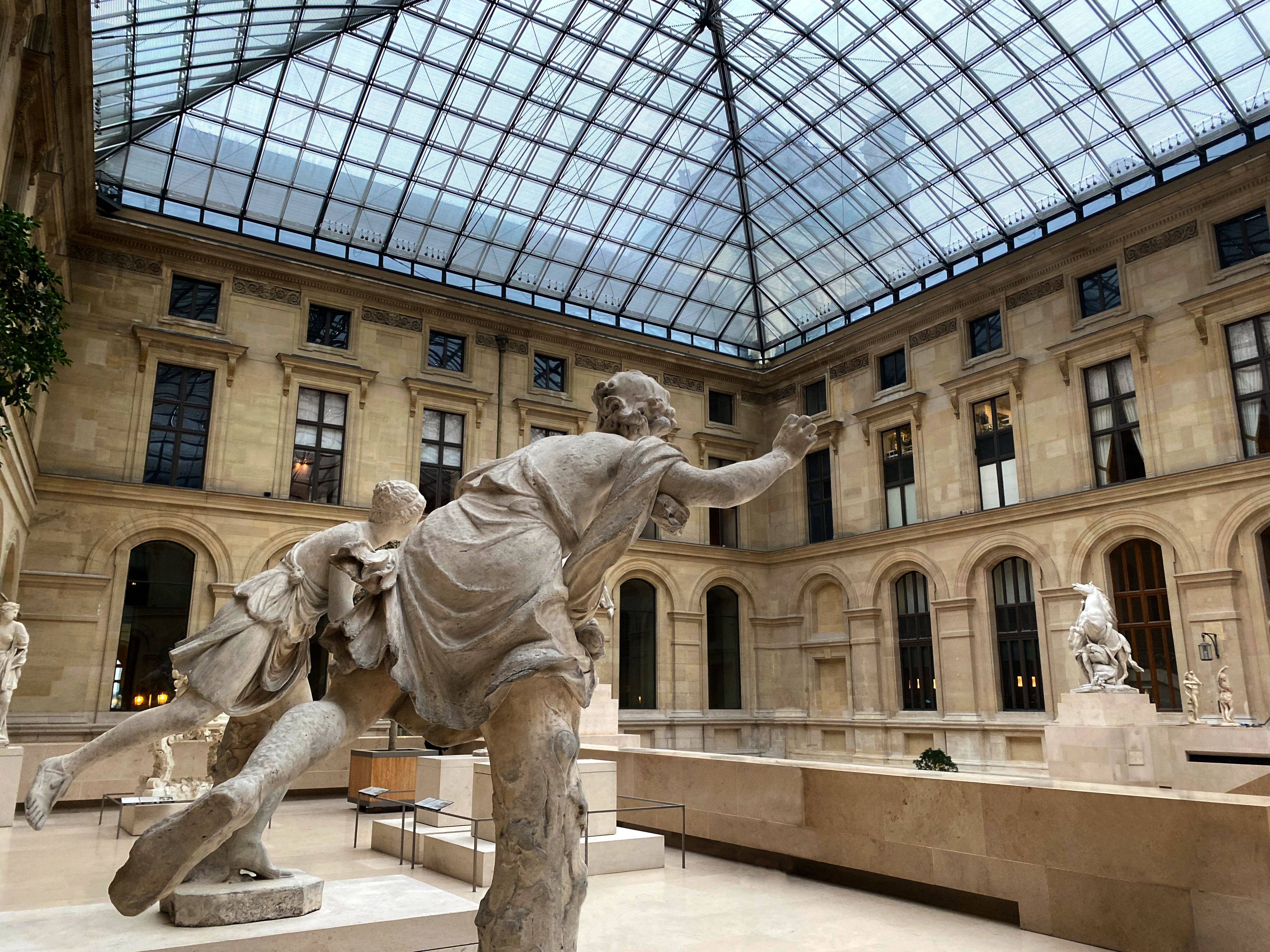 루브르 박물관 조각상