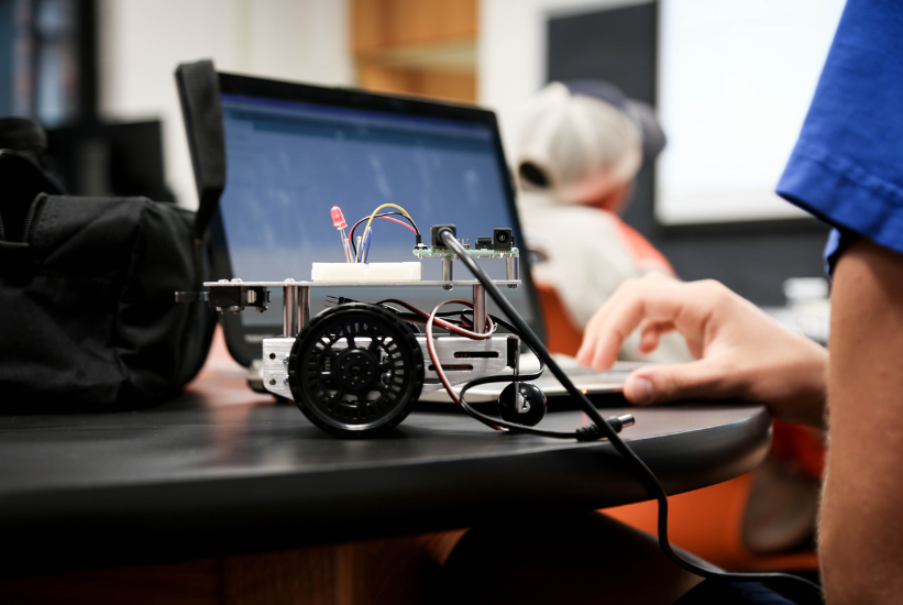 로봇공학 엔지니어: 인간과 협업하는 로봇의 시대