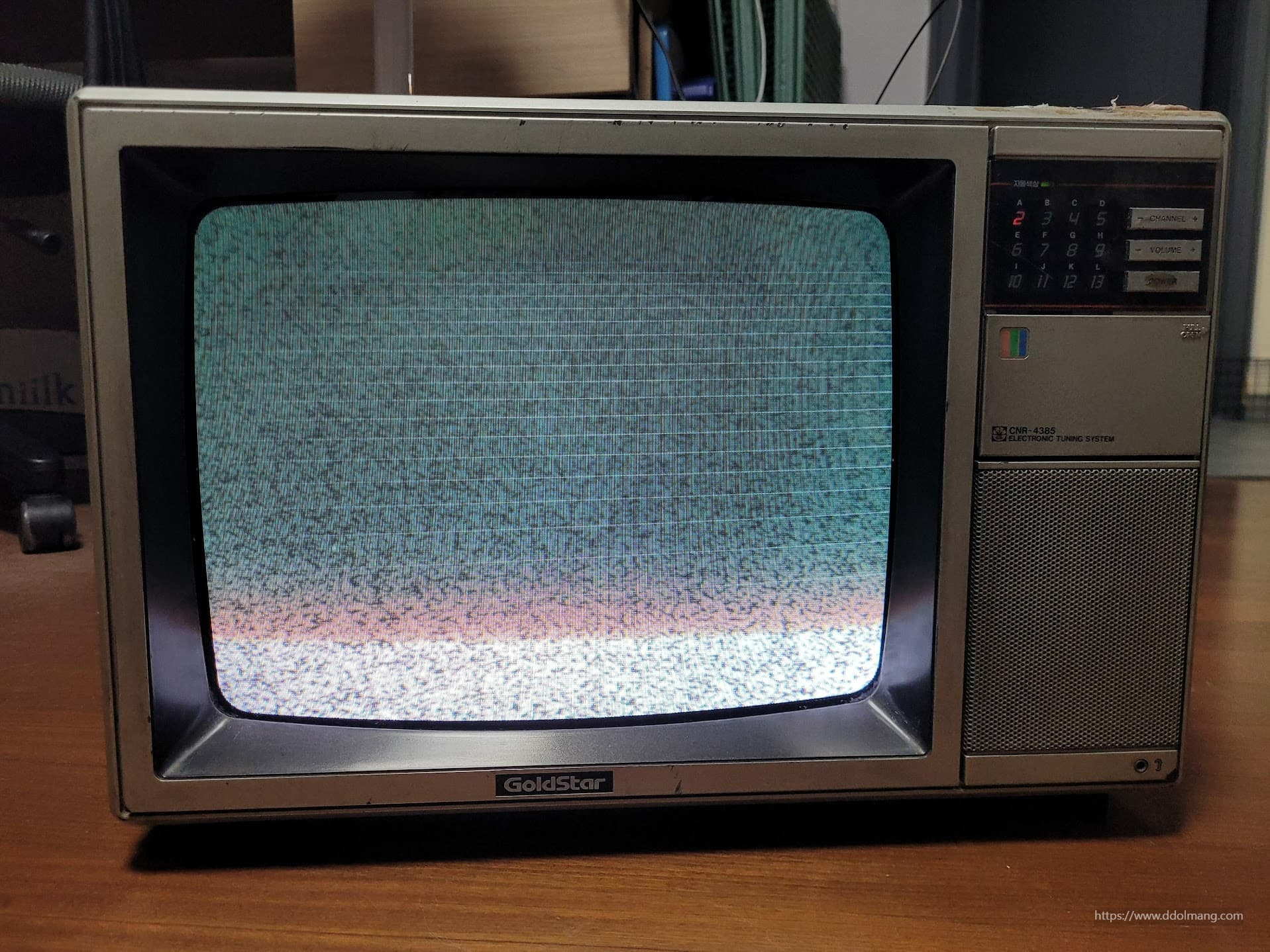 지찌직 거리는 1998년형 금성 브라운관 TV