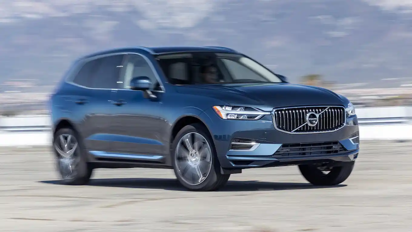 볼보 신형 XC60 리차지 PHEV 가격 실구매가 모의견적 제원 옵션 카탈로그 외관 디자인 내부 색상 디자인 인테리어 편의사양 안전사양 총정리
