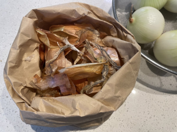 양파 보관법 - 겉껍질 제거