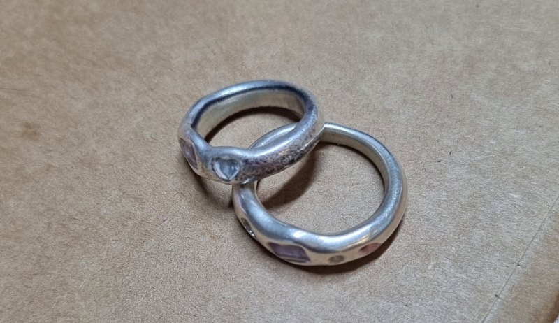 변색된 은반지 비교