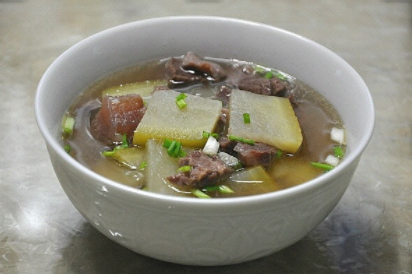 국물 맑게 끓인 소고기무국 완성 모습