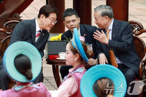 이 대통령 탕롱황성 친교 행사와 태극기 패션 외교의 핵심 정리: 베트남 순방 마무리