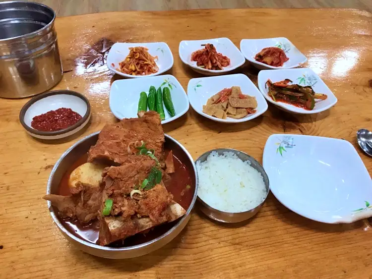 토요일은 밥이좋아 반세기 역사가 담긴 50년 전통 노포 우거지 감자탕 맛있는 식당 군산 맛집 추천 토밥즈 방송정보