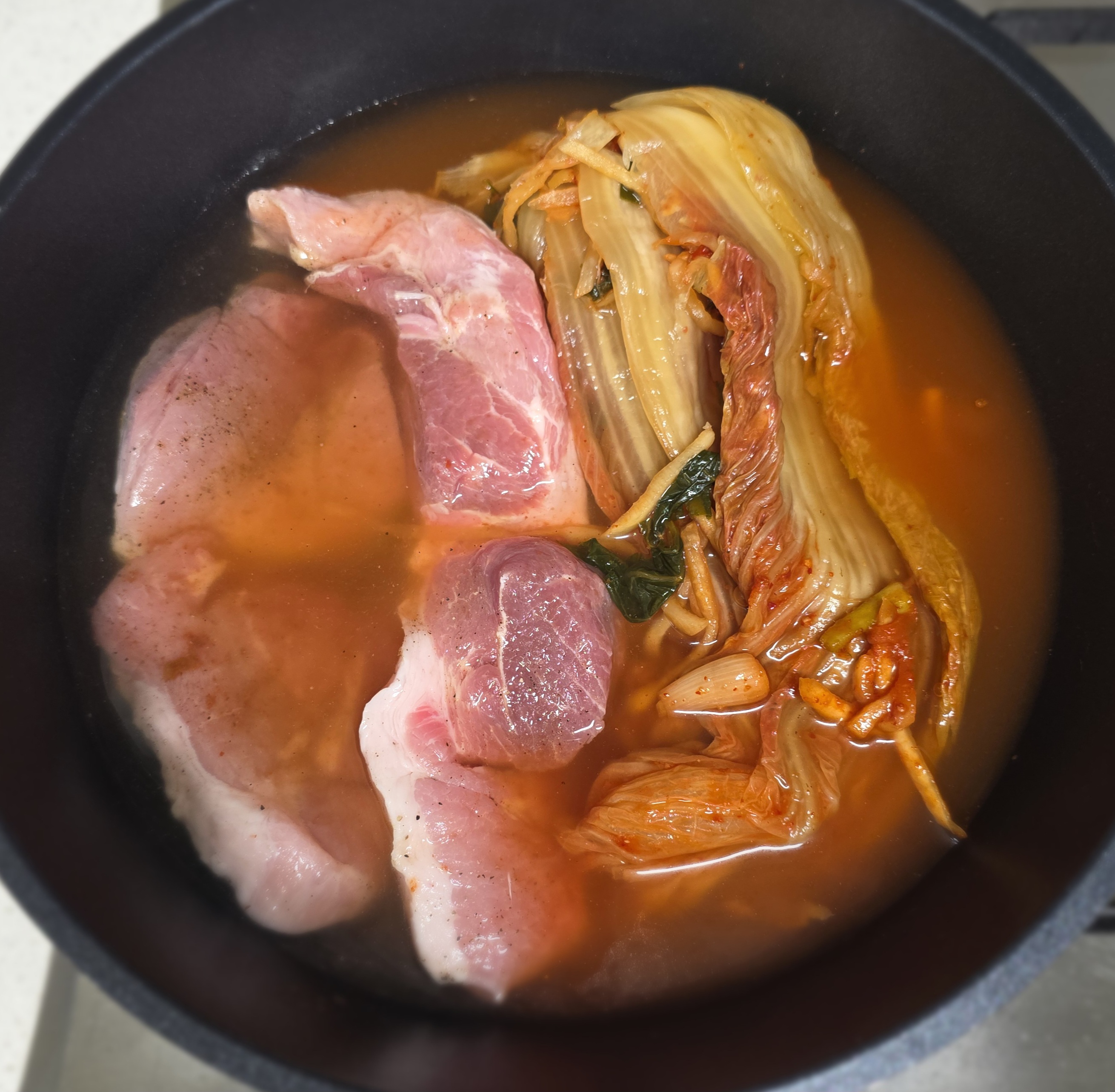 생수를-적당량-붓습니다.