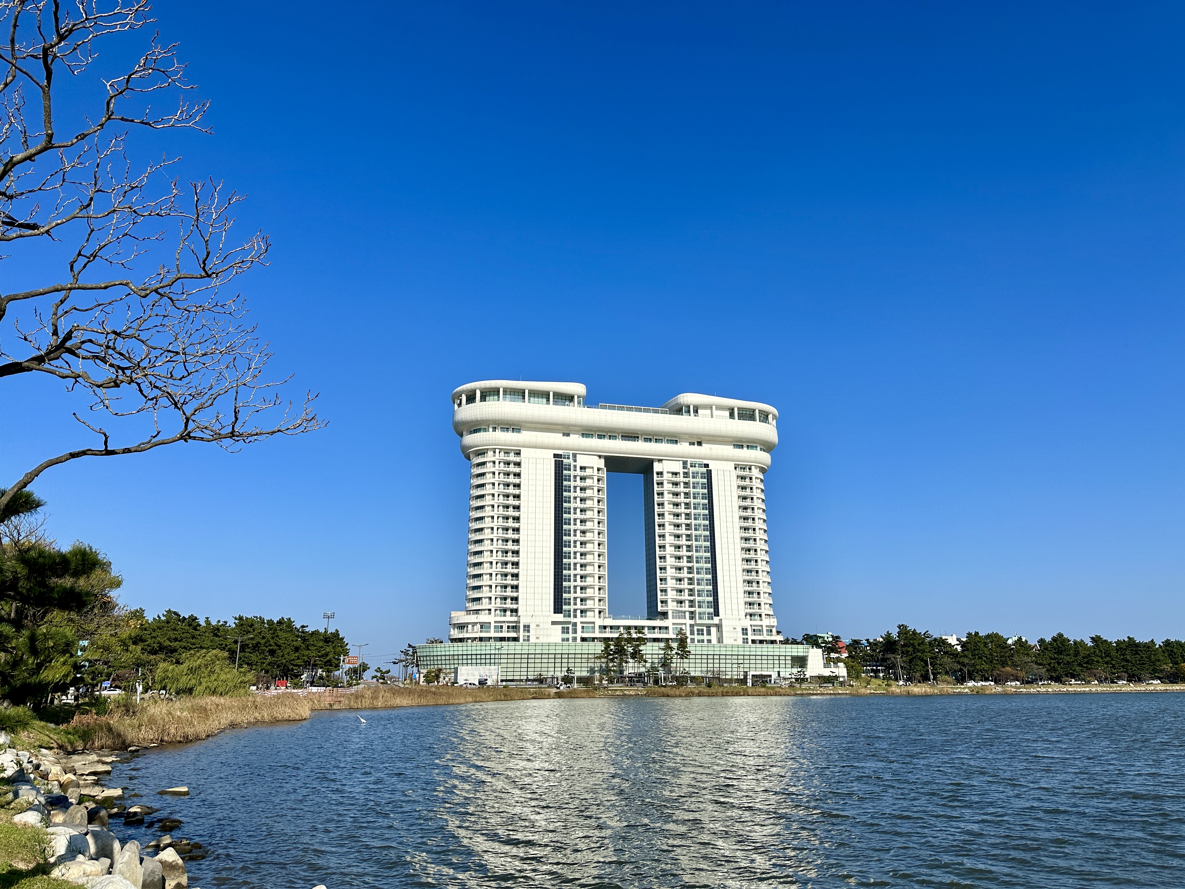 경포대의 명물 스카이베이 호텔