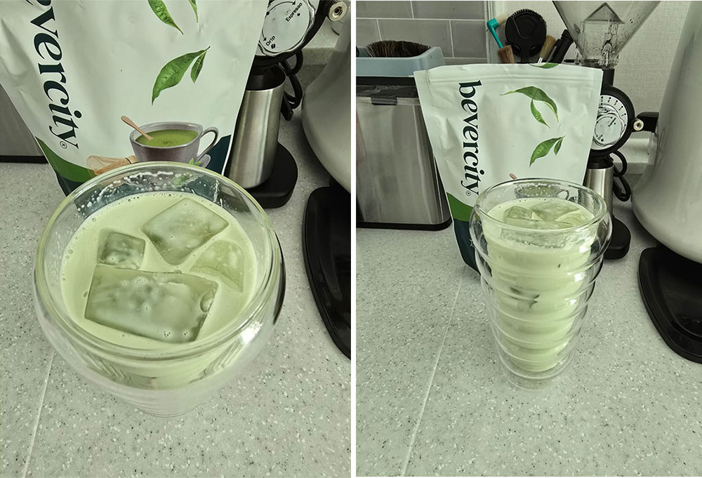 완성된 아이스 말차라떼. 초록빛과 얼음이 어우러져 시원하고 깔끔한 비주얼이 매력적입니다.