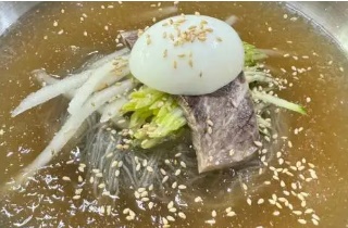 물냉면