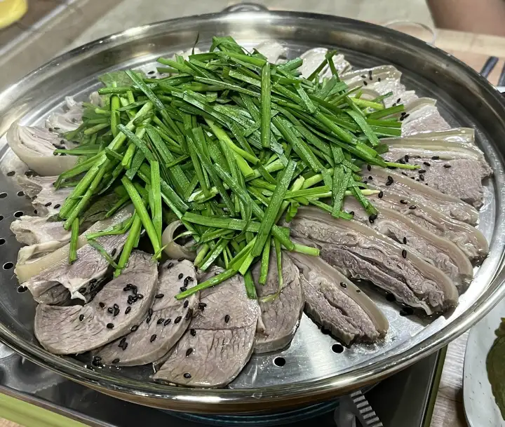흑염소 수육 모습