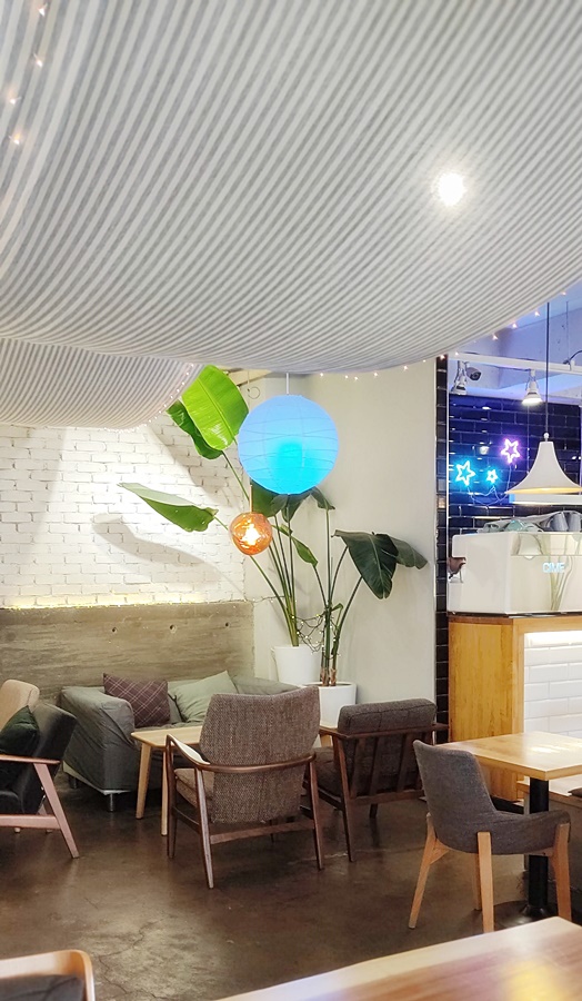 푸른 조명이 있는자리