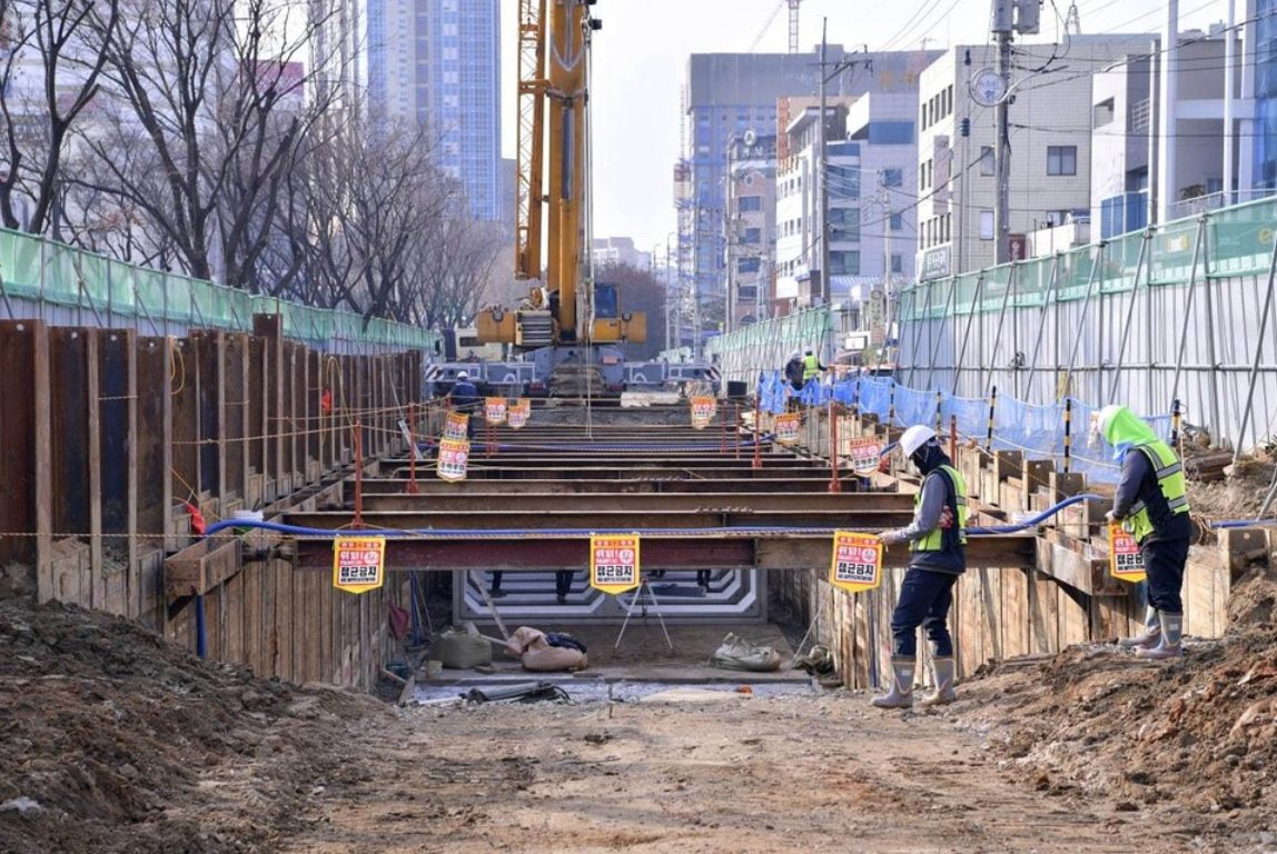 지하철 공사 사진